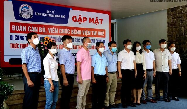 BV TW Huế tăng cường 115 nhân viên y tế vào miền Nam chống dịch