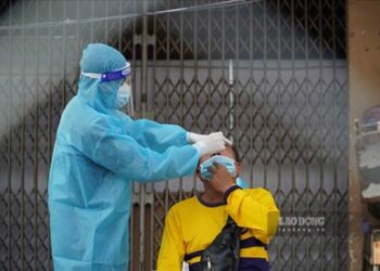 TP.HCM dừng xét nghiệm cho shipper tại trạm y tế, phát kit test cho doanh nghiệp quản lý