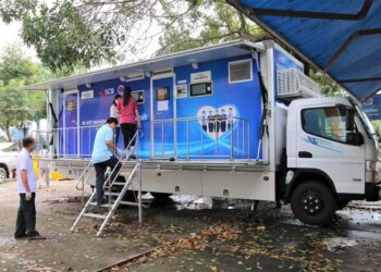 Xe xét nghiệm lưu động tại các điểm nóng đi vào hoạt động ở Tiền Giang