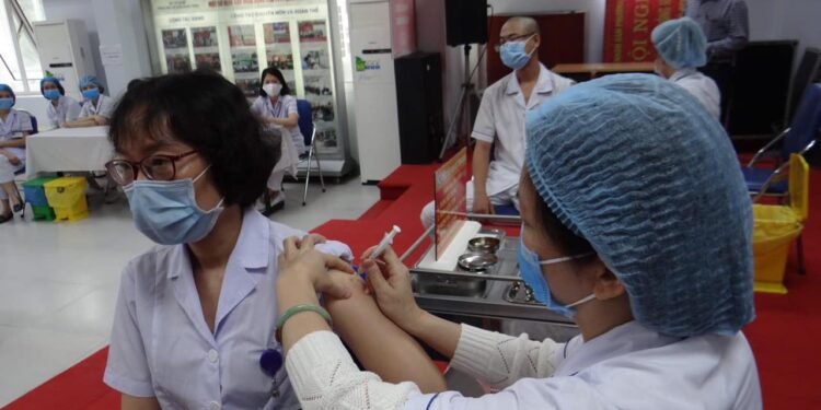 Hà Nội thêm 462 ca mắc COVID-19 mới, 189 ca cộng đồng