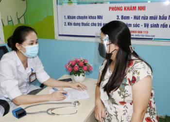 Tiêm vaccine phòng COVID-19 an toàn cho các bà bầu trên 13 tuần