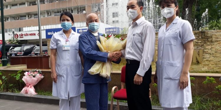 Bệnh nhân COVID-19 can thiệp ECMO đầu tiên do Y tế Hà Nội điều trị được ra viện