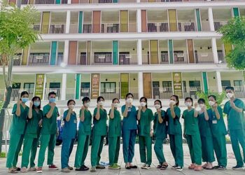 Gần 1000 y bác sĩ BV Bạch Mai tham gia lấy mẫu xét nghiệm và tiêm vaccine cho người dân Hà Nội