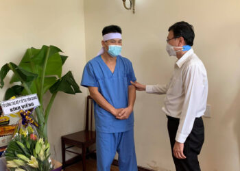 Cha mất, nam điều dưỡng BV Hữu Nghị nén đau thương chống dịch ở Tiền Giang