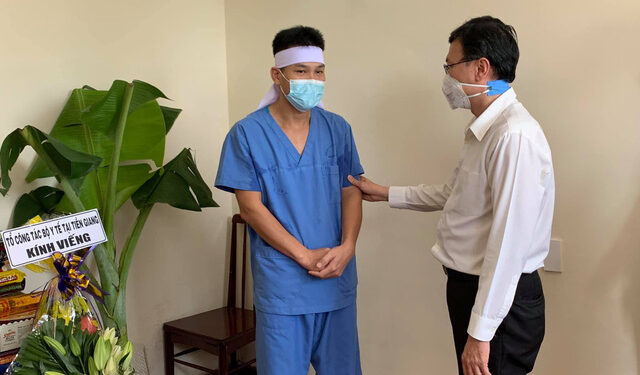 Cha mất, nam điều dưỡng BV Hữu Nghị nén đau thương chống dịch ở Tiền Giang