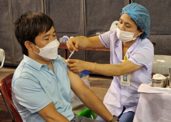 Hải Phòng tiêm vaccine Sinopharm từ nguồn đi mượn của TP HCM