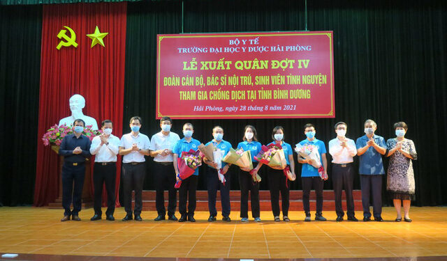 Hơn 100 cán bộ, sinh viên ngành Y Hải Phòng vào Bình Dương chống dịch