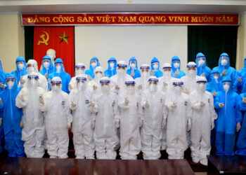 52 thầy thuốc BV TW Huế vào hỗ trợ Trung tâm Hồi sức tích cực người bệnh COVID-19 tại TP.HCM