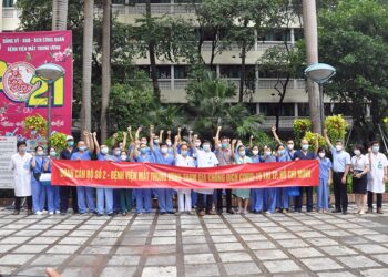 Bệnh viện Mắt Trung ương tăng cường chi viện nhân lực đợt 2 vào Miền Nam chống dịch COVID-19