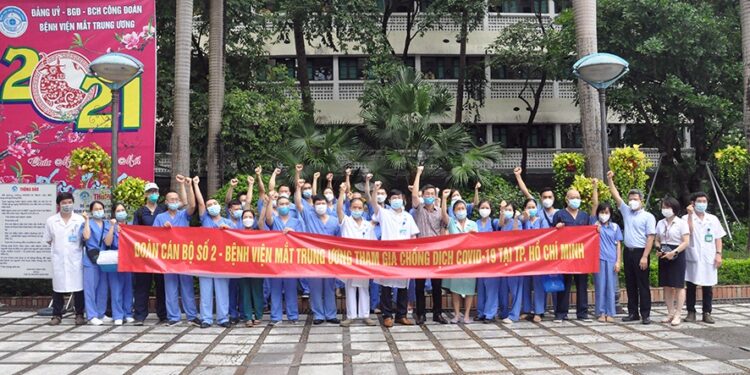 Bệnh viện Mắt Trung ương tăng cường chi viện nhân lực đợt 2 vào Miền Nam chống dịch COVID-19