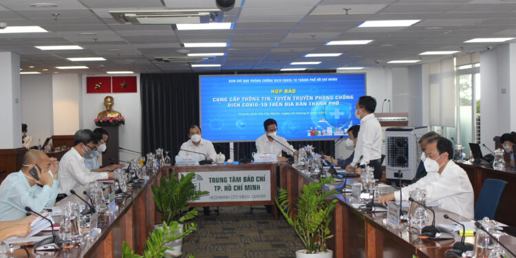 TP.HCM: Nhanh chóng khắc phục chậm trễ chuyển viện các ca COVID-19