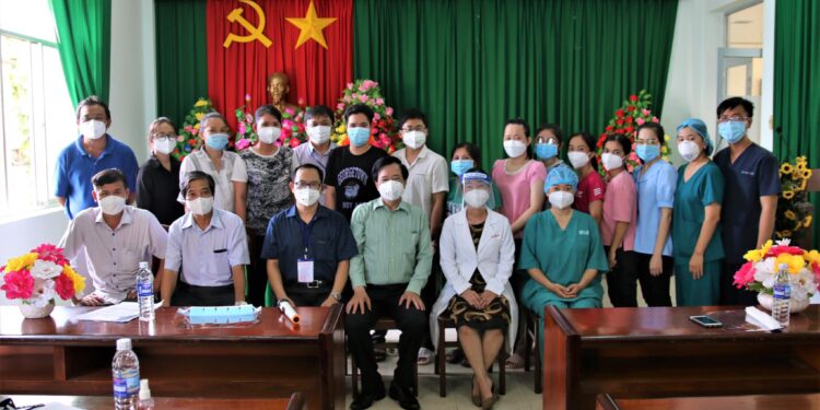 Bệnh viện tuyến Trung ương của Bộ Y tế tập huấn, nâng cao năng lực chăm sóc, điều trị nhân COVID-19 tại tỉnh Tiền Giang