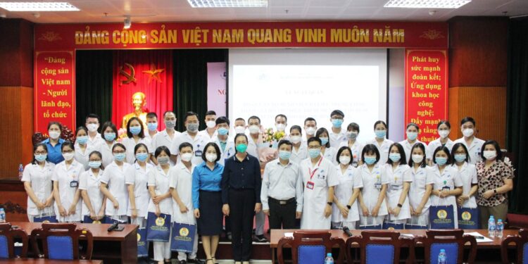 Bệnh viện Da liễu Trung ương xuất quân đợt 2 chi viện thành phố Hồ Chí Minh chống dịch COVID-19