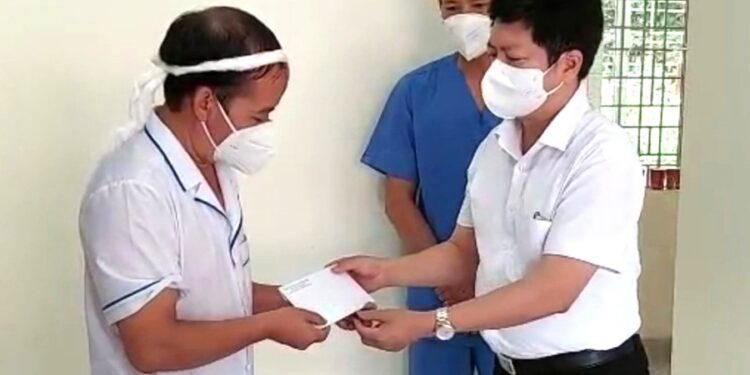 Kịp thời thăm hỏi động viên gia đình đoàn viên công đoàn tỉnh Hà Giang đang trên tuyến đầu chống dịch gặp hoàn cảnh khó khăn