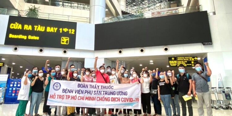 Bệnh viện Phụ sản Trung ương lên đường chi viện Thành phố Hồ Chí Minh phòng, chống dịch COVID-19
