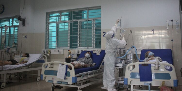 Hơn 6.000 nhân lực y tế chi viện chống dịch COVID-19 có mặt tại TP Hồ Chí Minh