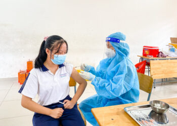 Từ 6/12, học sinh THPT Hà Nội trở lại trường học trực tiếp