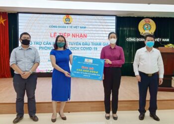Đồng hành và bảo vệ “Chiến sĩ áo trắng” trong cuộc chiến phòng chống dịch COVID-19