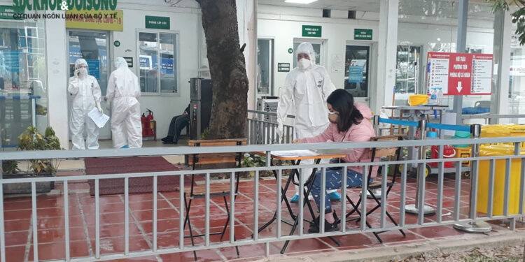 Hà Nội: Bệnh viện tuyến cuối quá tải bệnh nhân COVID-19