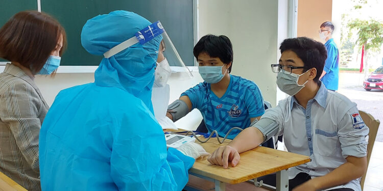 99% học sinh THPT Nghệ An được tiêm vaccine COVID-19 mũi 1 an toàn