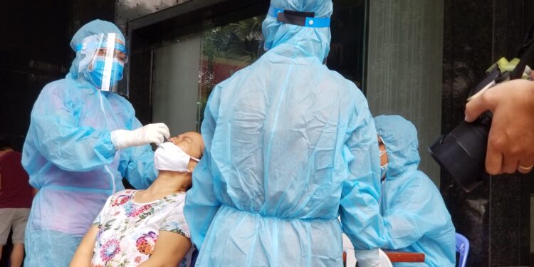 Khẩn trương vận hành hiệu quả Tổ chỉ đạo công tác xét nghiệm