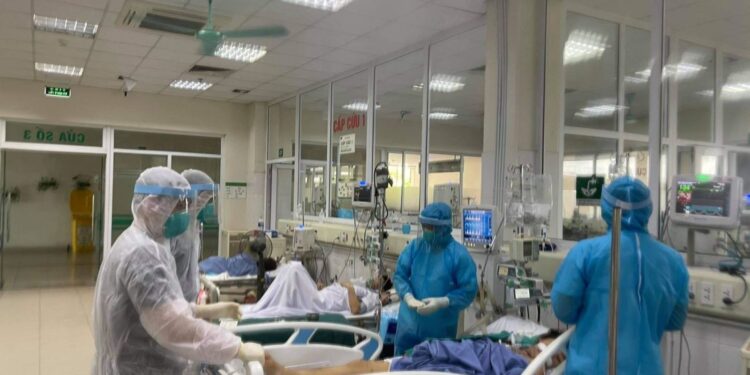 Bộ Y tế: Chuẩn bị sẵn sàng thu dung, cấp cứu, hồi sức tích cực điều trị ca bệnh COVID-19 nặng