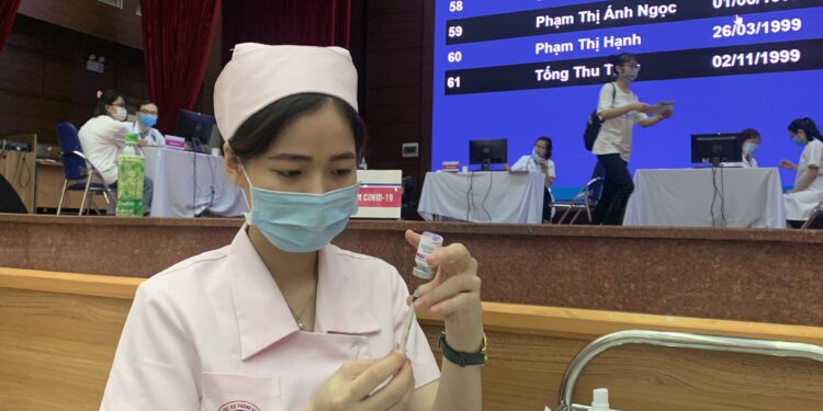 Cảnh giác ‘thông tin trôi nổi’ về vaccine phòng COVID-19