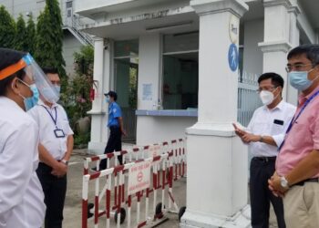 Chuyên gia Bộ Y tế kiểm tra công tác chống dịch tại Khu chế xuất Tân Thuận, TP.Hồ Chí Minh
