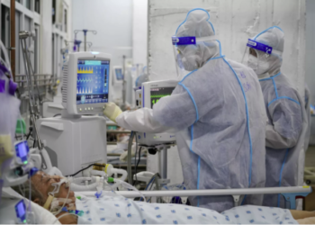 Số ca mắc, nhập viện, tử vong do COVID-19 tại TP.HCM có xu hướng giảm