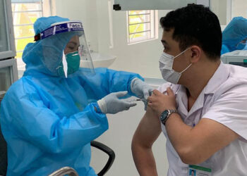 Không ghi nhận trường hợp phản ứng nặng sau tiêm vắc xin COVID-19, Hà Nội dự kiến tiêm cho công nhân thời gian tới