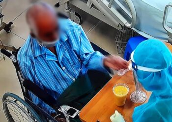 Bệnh nhân COVID-19 nguy kịch, tiền sử đột quỵ thoát chết, tươi tỉnh xuất viện
