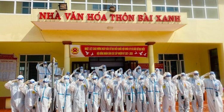 Thầy trò Học viện Y Dược học Cổ truyền tại tâm dịch Bắc Giang: “Chúng tôi đang có những ngày rực lửa nhất cuộc đời”