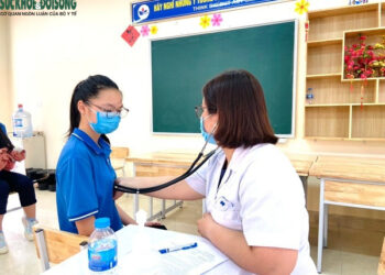 Tiêm vaccine COVID-19: Học sinh hào hứng, mong ngày đến trường