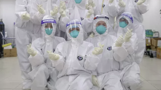 Nhật ký trong tâm dịch và những ngày tháng không quên của bác sĩ Bệnh viện Dã chiến số 3