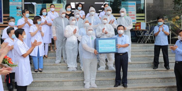 “Đội đặc nhiệm” BVĐK Nông Nghiệp đến Bắc Giang điều trị bệnh nhân COVID-19 nặng