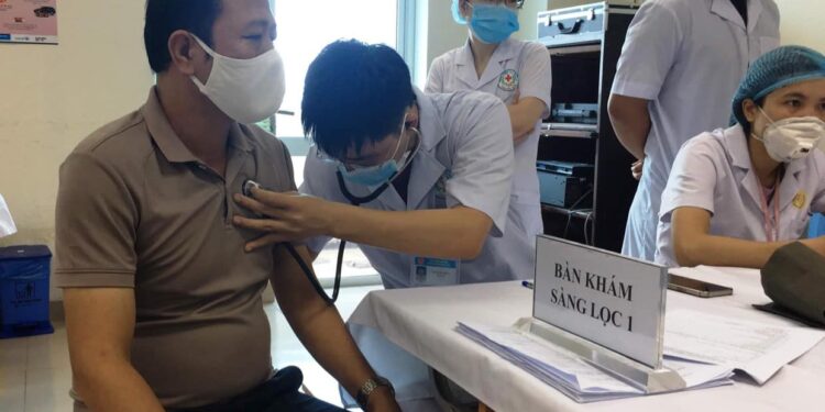 Tiêm vắc xin cho 600 cán bộ, công nhân môi trường Bắc Ninh