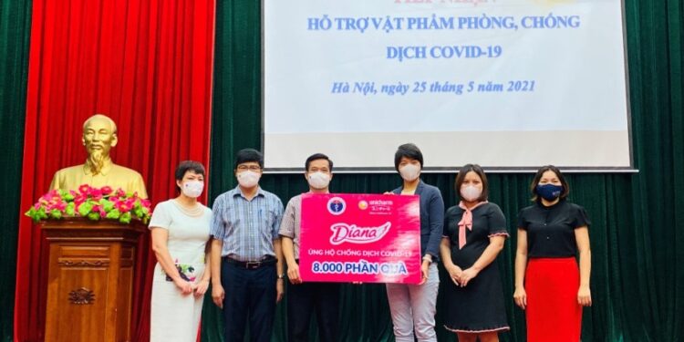 Công đoàn Vụ sức khỏe Bà mẹ trẻ em tiếp nhận 8.000 phần quà hỗ trợ lao động nữ tại tỉnh Bắc Giang