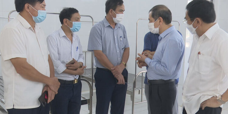 Kiểm tra Bệnh viện điều trị COVID-19 và công tác bầu cử đối với các trường hợp cách ly tại huyện Kỳ Anh và thị xã Kỳ Anh