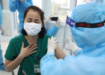 10.000 cán bộ y tế được tham gia bảo hiểm an toàn cho cán bộ y tế trong giai đoạn phòng chống dịch COVID-19