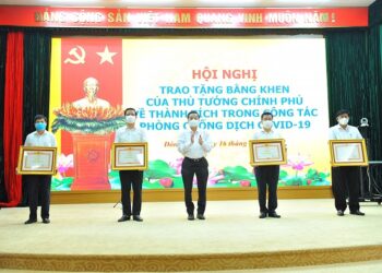 Trao Bằng khen của Thủ tướng Chính phủ cho tập thể, cá nhân huyện Đông Anh
