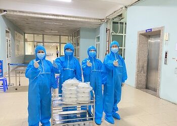 Trong tâm dịch, mỗi ngày hơn 10.000 xuất cơm được bố trí để phục vụ người bệnh, người nhà và cán bộ y tế