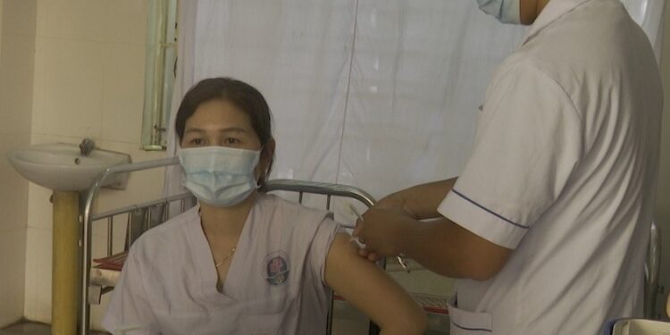 Bệnh viện 74 Trung ương hoàn thành tiêm vaccine COVID-19 đợt 1 an toàn cho 163 cán bộ, nhân viên y tế