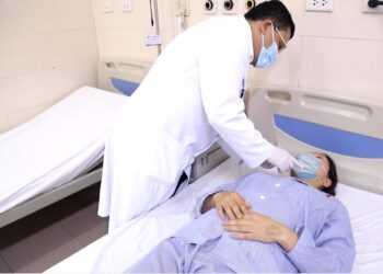 Bệnh viện K tiếp tục phối hợp với các đơn vị Công an kiểm tra, xử phạt thêm 02 trường hợp người nhà người bệnh không đeo khẩu trang tại bệnh viện
