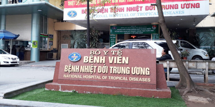Khử khuẩn sạch sẽ, BV Bệnh Nhiệt đới TW cơ sở Giải Phóng khám bệnh bình thường