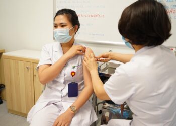 Thêm trên 90.000 người tiêm vắc xin COVID-19 trong 1 ngày, Việt Nam có 675.956 người đã chủng ngừa