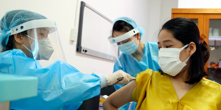 1 tuần thần tốc, 100% người dân Hà Nội đủ điều kiện đã được tiêm vaccine COVID-19