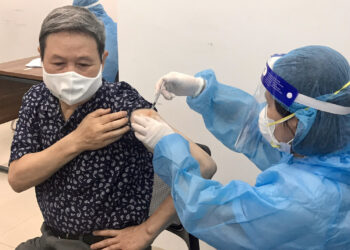 Trẻ em mắc COVID-19 chăm sóc tại nhà cần biết hướng dẫn chi tiết dùng thuốc hạ sốt của Bộ Y tế