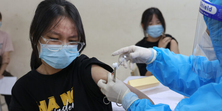 Hà Nội phát hiện 264 ca nhiễm mới, gần 98% học sinh cấp 3 đã tiêm vaccine COVID-19