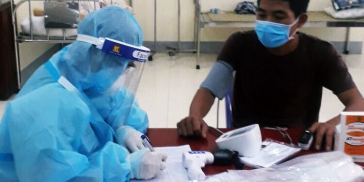 Bác sĩ trẻ đồng hành cùng F0: ‘Không bỏ lỡ cuộc điện thoại nào’