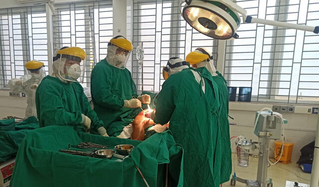 Cứu sống bệnh nhân COVID đa chấn thương do TNGT